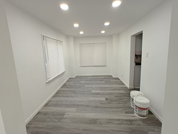 3rd image of 22855A Melrose Ave