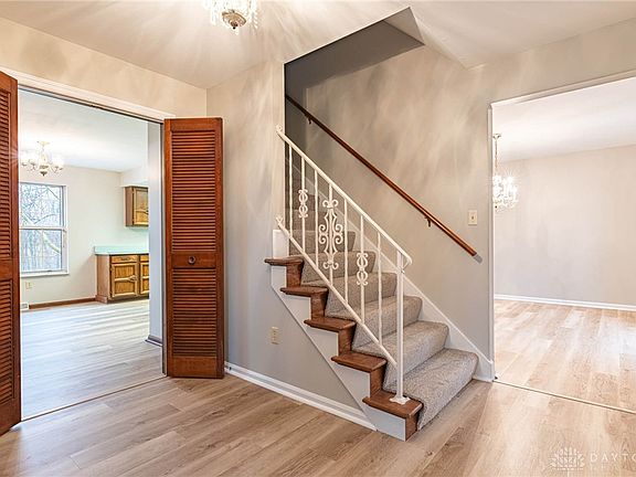 3rd image of 6531 Cedarview Ct