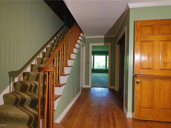 2nd image of 40 Wintergreen Hill Dr