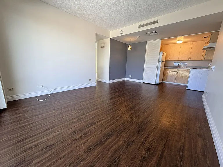 225 Queen St #14B — Photo 2