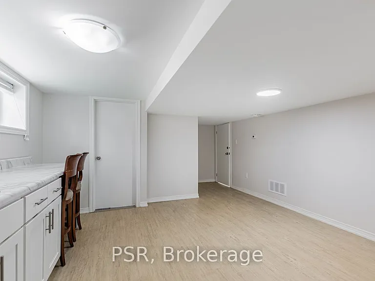 41 Fairholme Ave #BASEMENT — Photo 5