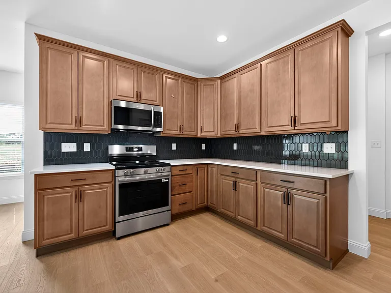 145 Sesame Loop — Photo 16