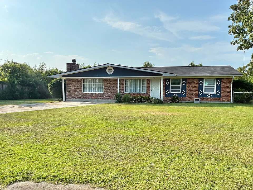1910 Preston Dr