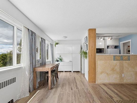 5th image of 2494 Cornwall Ave #207