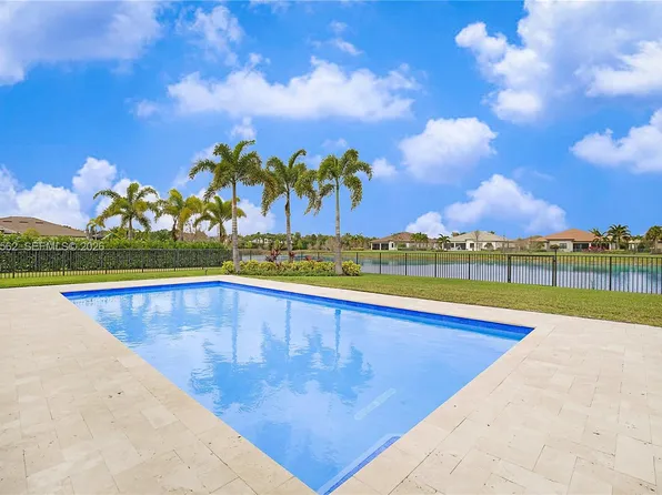 9117 Balsamo Dr, Palm Beach Gardens, FL 33412