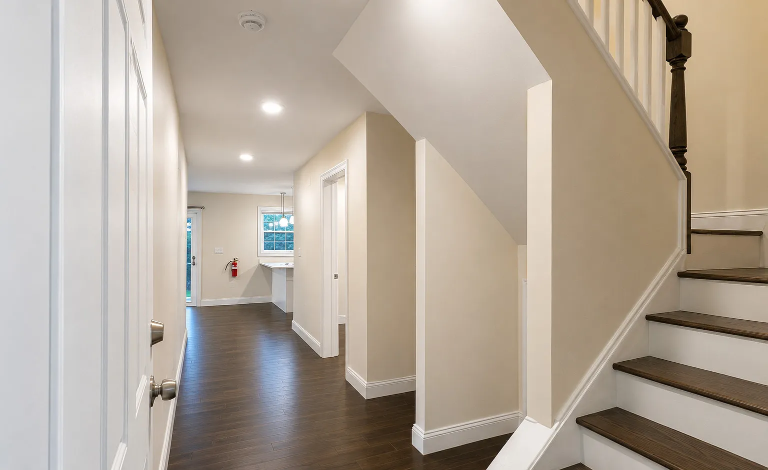 5 bed, 2000 sqft, $5,750 — Photo 3