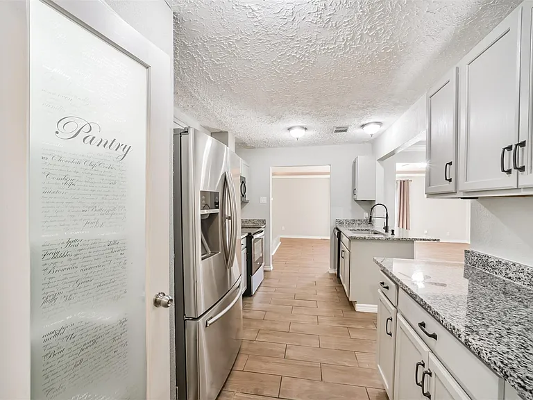 22203 Fincastle Dr — Photo 16