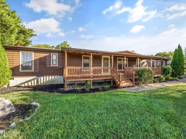 2943 Flicker Ln, Dandridge, TN 37725