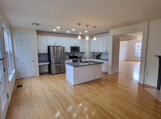 4147 Presgraves Ct, Chantilly, VA 20151