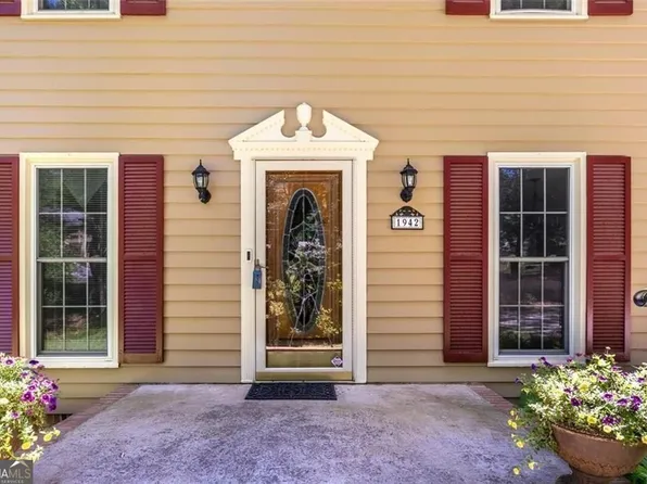 1942 Musket Ct, Stone Mountain, GA 30087