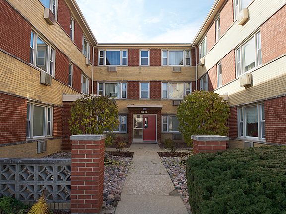 2nd image of 1541 Harlem Ave APT 3N