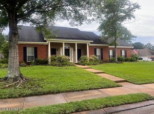 300 Meadowview Ln, Brandon, MS 39047