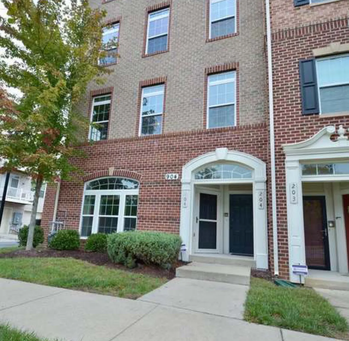 2 bed, 2.5 bath, 2641 sqft, $3,200 — Photo 2