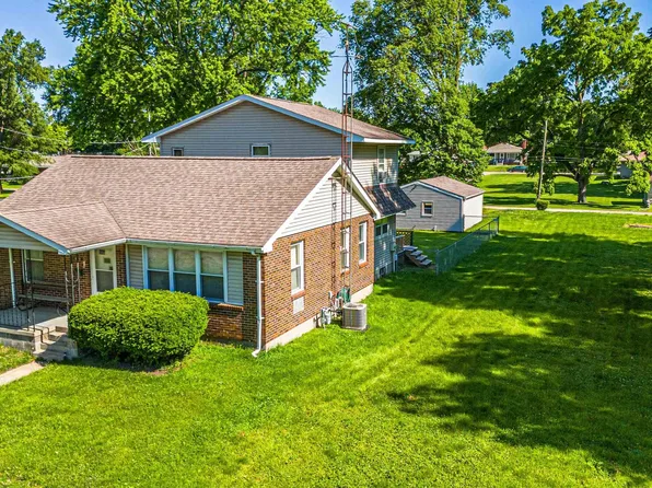 422 9th St, Lincoln, IL 62656