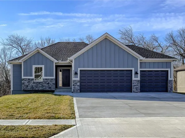 20055 W 221st St, Spring Hill, KS 66083