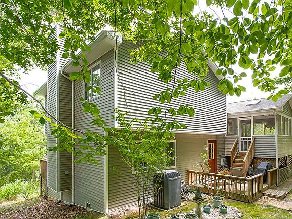 5th image of 143 Quail Ct