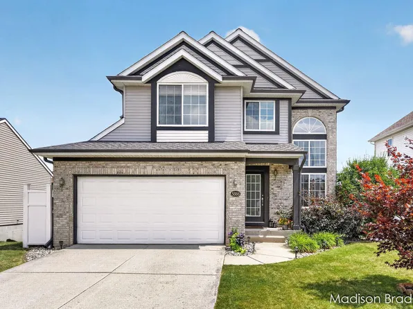 5866 E Grove Dr SE, Kentwood, MI 49512