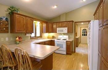 4th image of 1278 River Dr