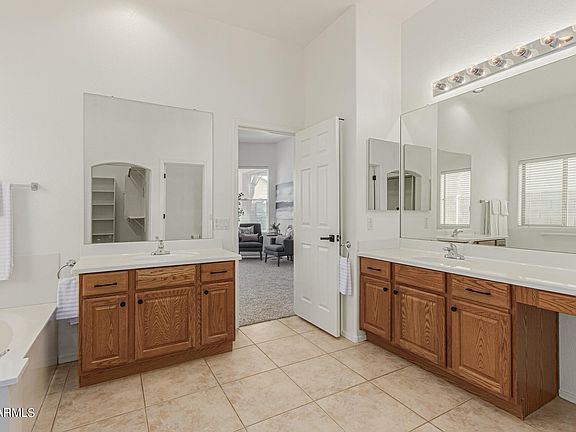 3rd image of 3013 E BUENA VISTA Drive