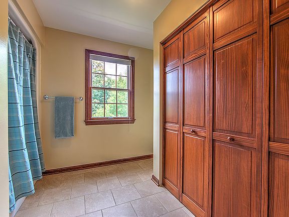 Hall Bath/Laundry Connection