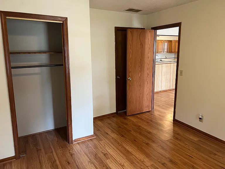 516 E South St #3 — Photo 11