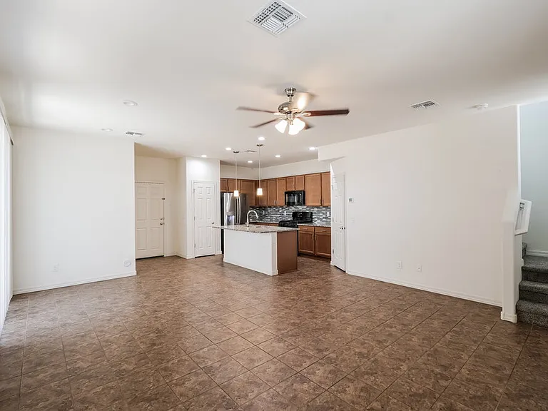 3815 S 58th Ln — Photo 5