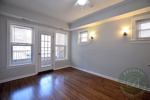 3rd image of 7451 N Greenview Ave #114