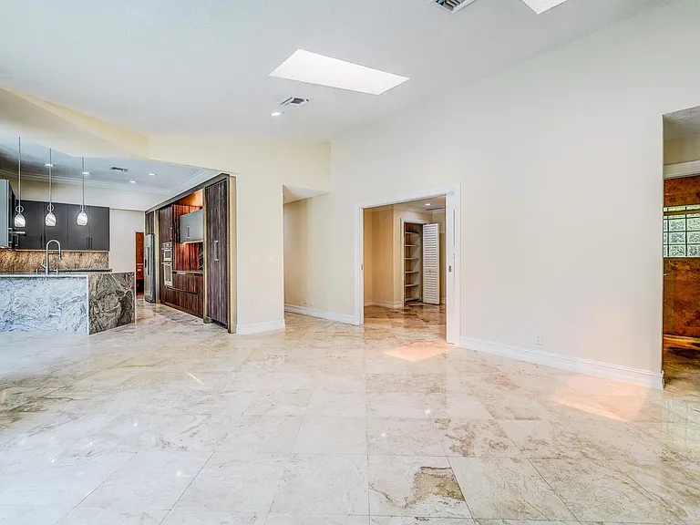 11999 Classic Dr — Photo 15