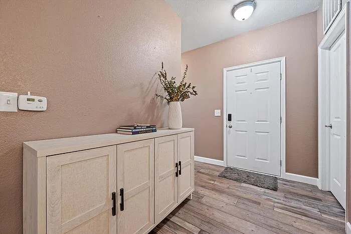 2 bed, 1.0 bath, 1183 sqft, $1,999 — Photo 3