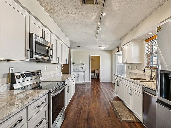 5th image of 297 W Oakland Dr