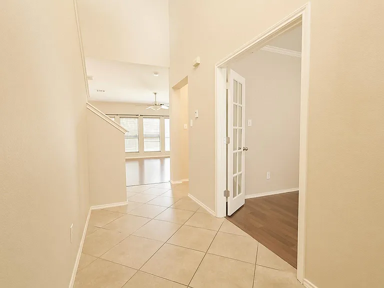 1132 Alexandria Way — Photo 7