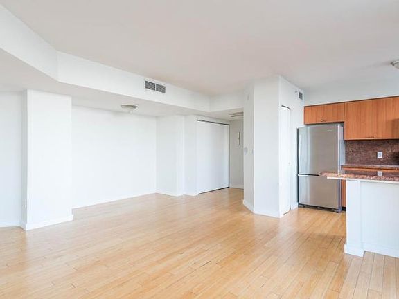 5th image of 1330 West Ave APT 906