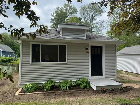 112 Milford St, Halifax, MA 02341