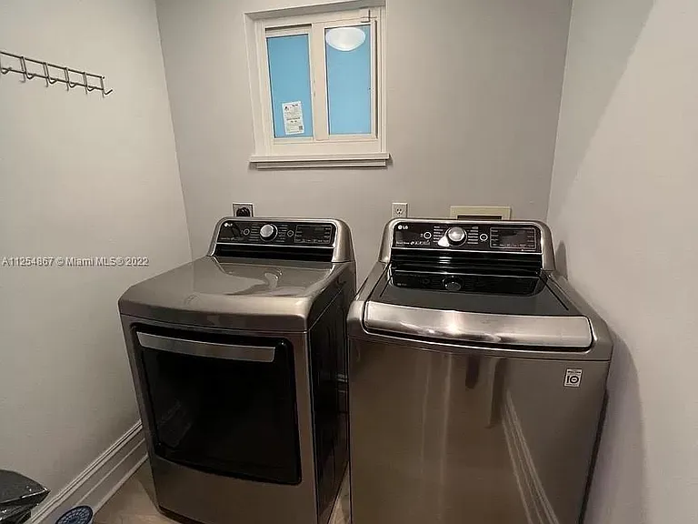 124 S Indies Dr — Photo 16