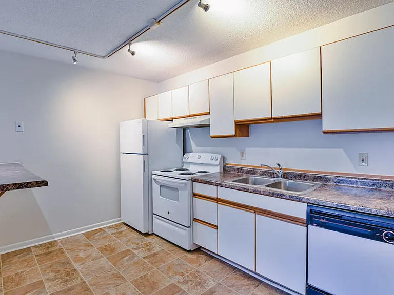 The Groves Apartments — Photo 42