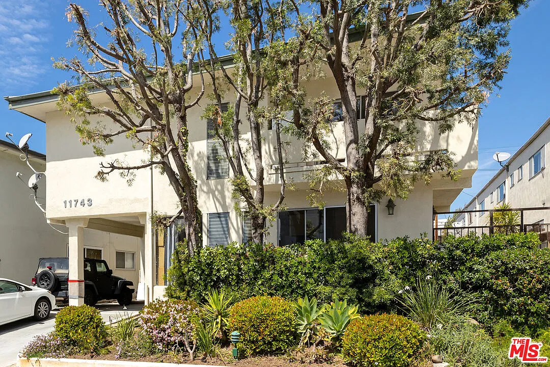 3 bed, 2.0 bath, 1400 sqft, $4,650 — Photo 1