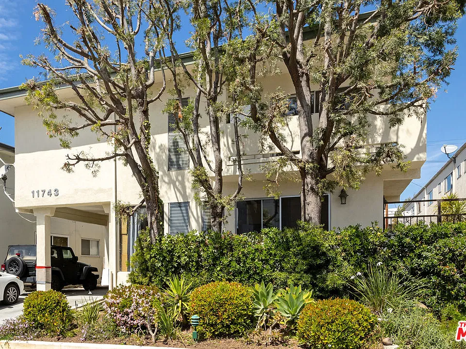 11743 Mayfield Ave #3