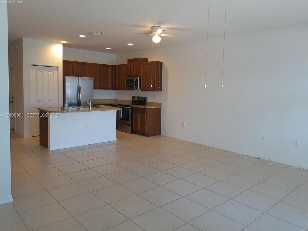 1088 NW 33rd Ct, photo 8