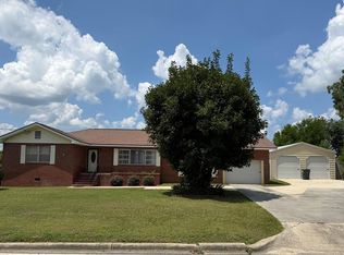 302 E Smith Ave, Nashville, GA 31639