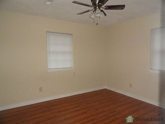 3rd image of 104 Brookwood Dr #A