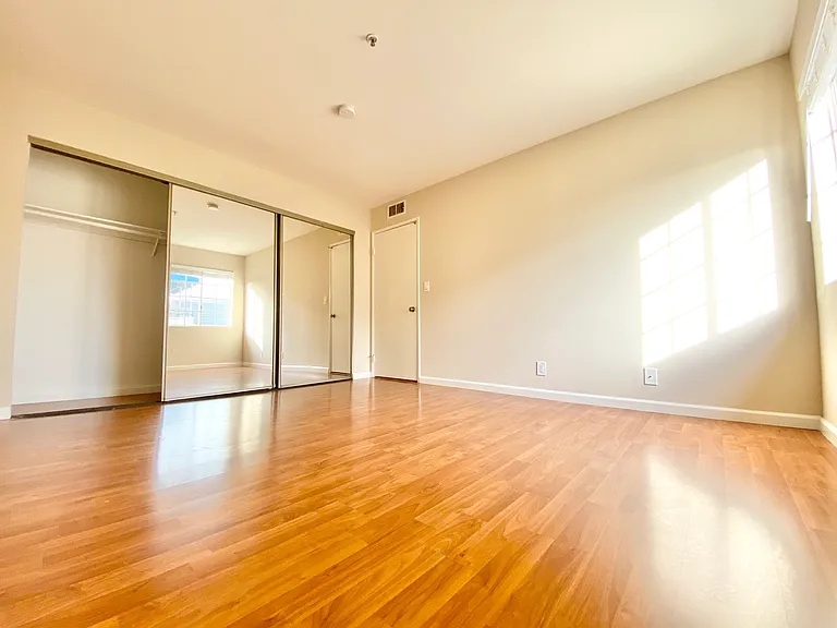 8722 Burton Way Property — Photo 18