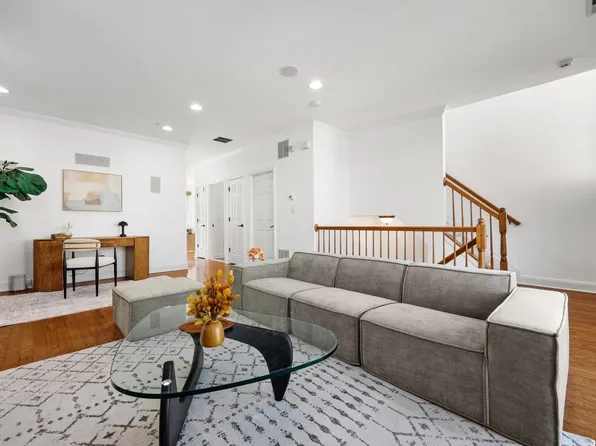 373 Kingston Ct, West New York, NJ 07093