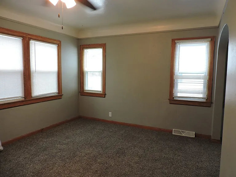 717 Dawson St — Photo 2