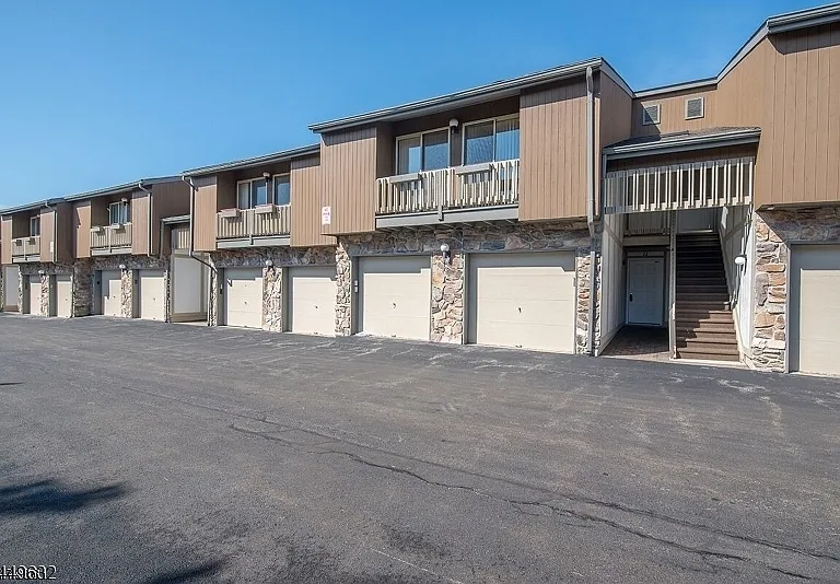 24 McChesney Ct — Photo 2