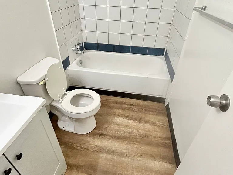 164 N Effie St #B — Photo 8
