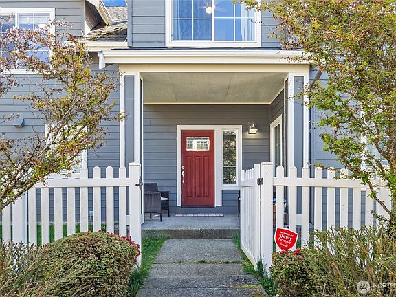 4th image of 4915 Bering Street NW