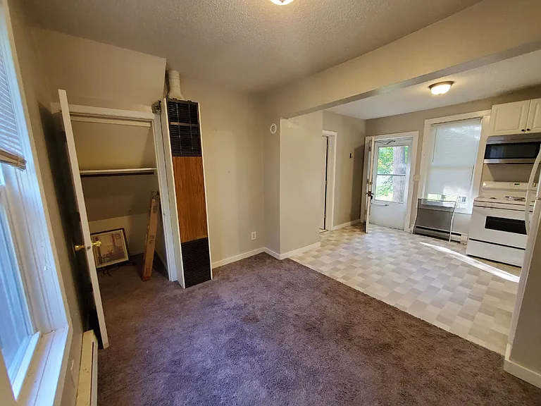 228 William St N #2 — Photo 8