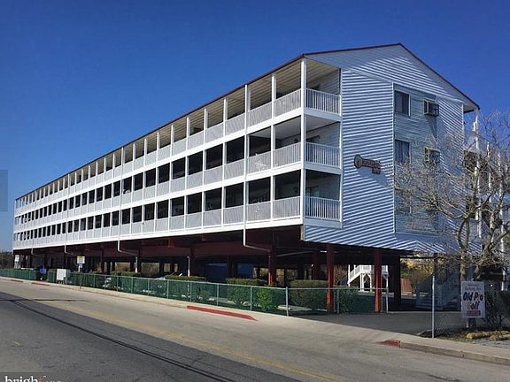 3rd image of 300 Robin Dr Unit 119