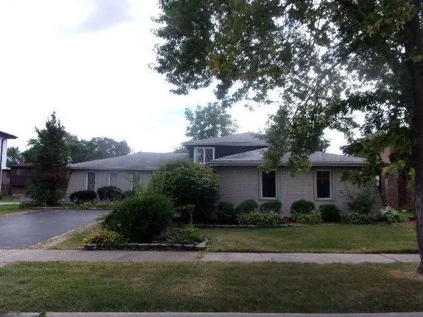951 E 193rd St, Glenwood, IL 60425
