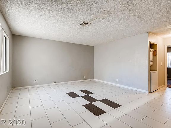 4th image of 4300 N Lamont St APT 244
